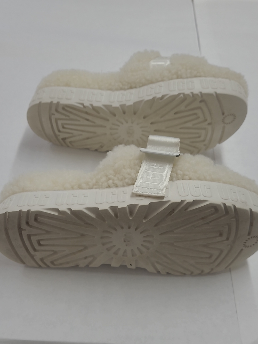 UGG Fluff Yes Slide Shearling Slides in Cream Size 8 - Picture 7 of 8